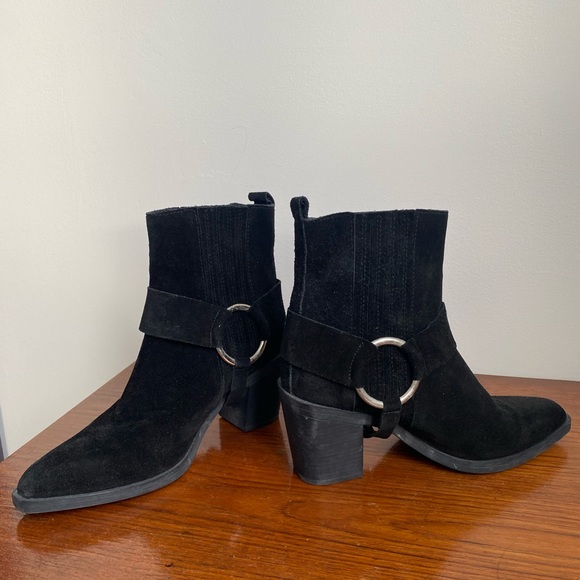 Suede Black Heel Boots with removable strap - Picture 12 of 16